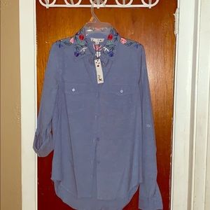 IT GIRL light blue denim shirt w/ floral accents